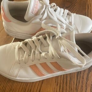 Adidas pink and white striped tennis shoes Size 7 
Cloudfoam comfort